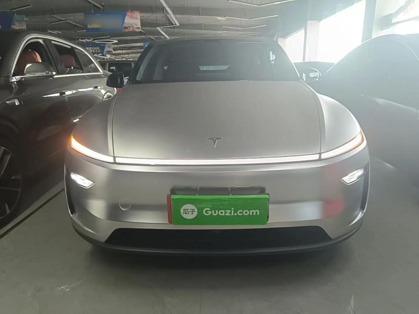 Tesla Model Y 2025 Rear-Wheel-Drive Version — миниатюра 2
