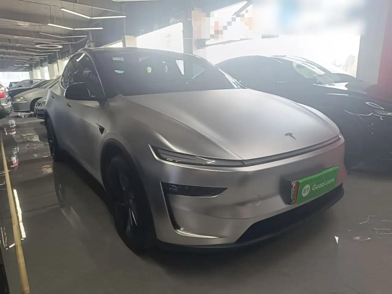 Tesla Model Y 2025 Rear-Wheel-Drive Version — миниатюра 3