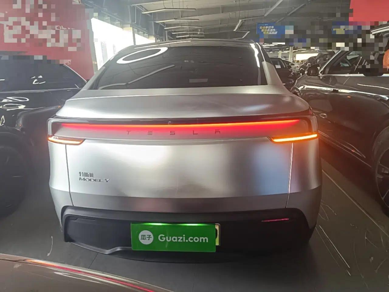 Tesla Model Y 2025 Rear-Wheel-Drive Version — миниатюра 5