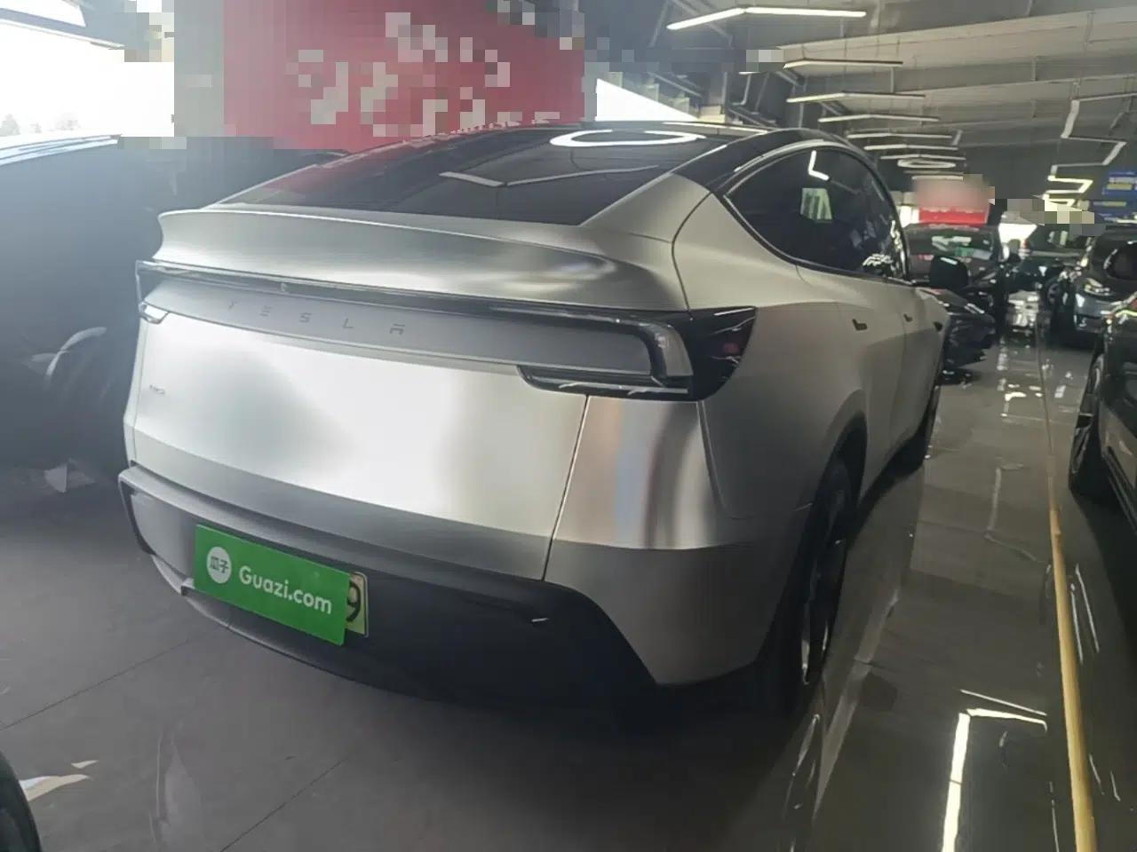 Tesla Model Y 2025 Rear-Wheel-Drive Version — миниатюра 6