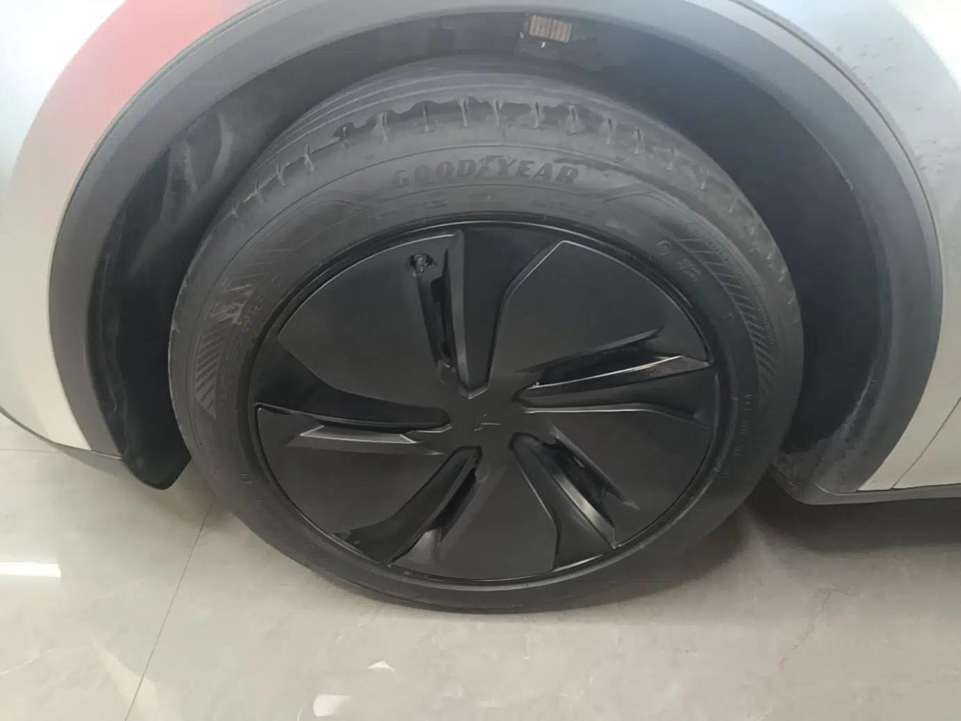 Tesla Model Y 2025 Rear-Wheel-Drive Version — миниатюра 10