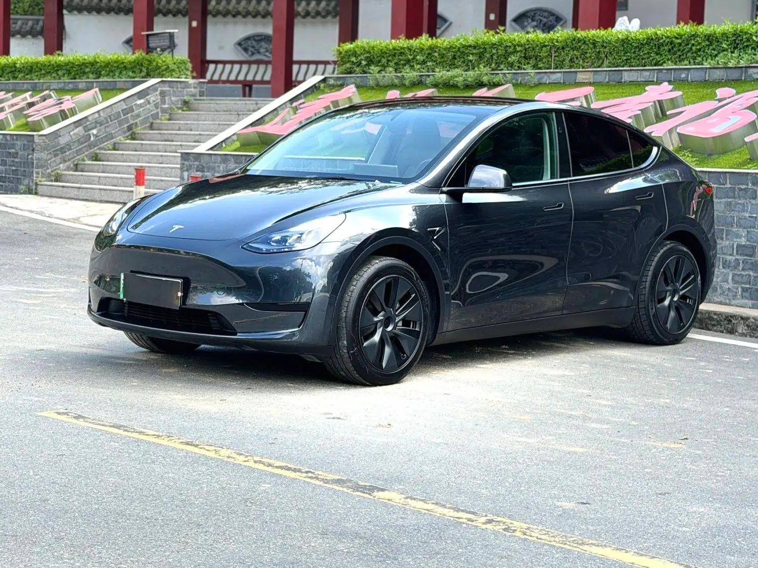 Tesla Model Y 2024 Rear-Wheel-Drive Version — миниатюра 1