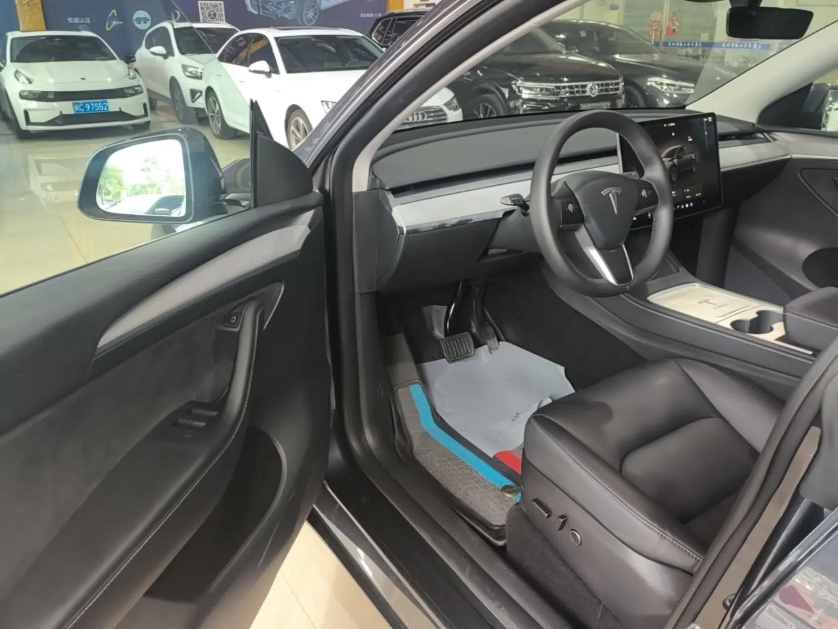 Tesla Model Y 2024 Rear-Wheel-Drive Version — миниатюра 18
