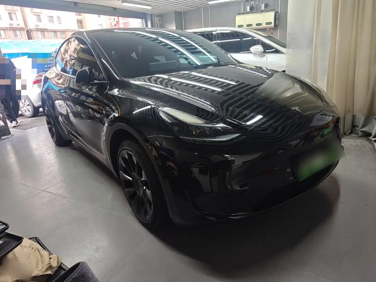 Tesla Model Y 2024 Rear-Wheel-Drive Version — миниатюра 3