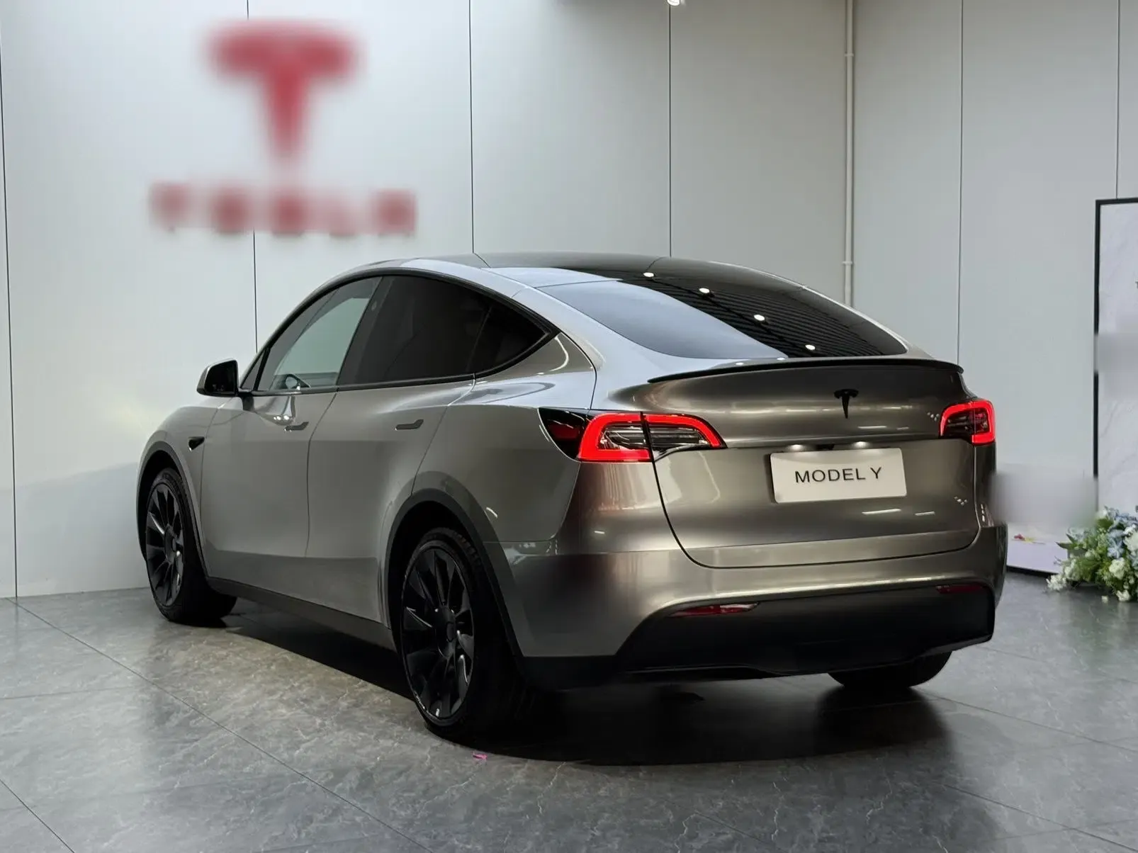 Tesla Model Y 2024 Rear-Wheel-Drive Version — миниатюра 4