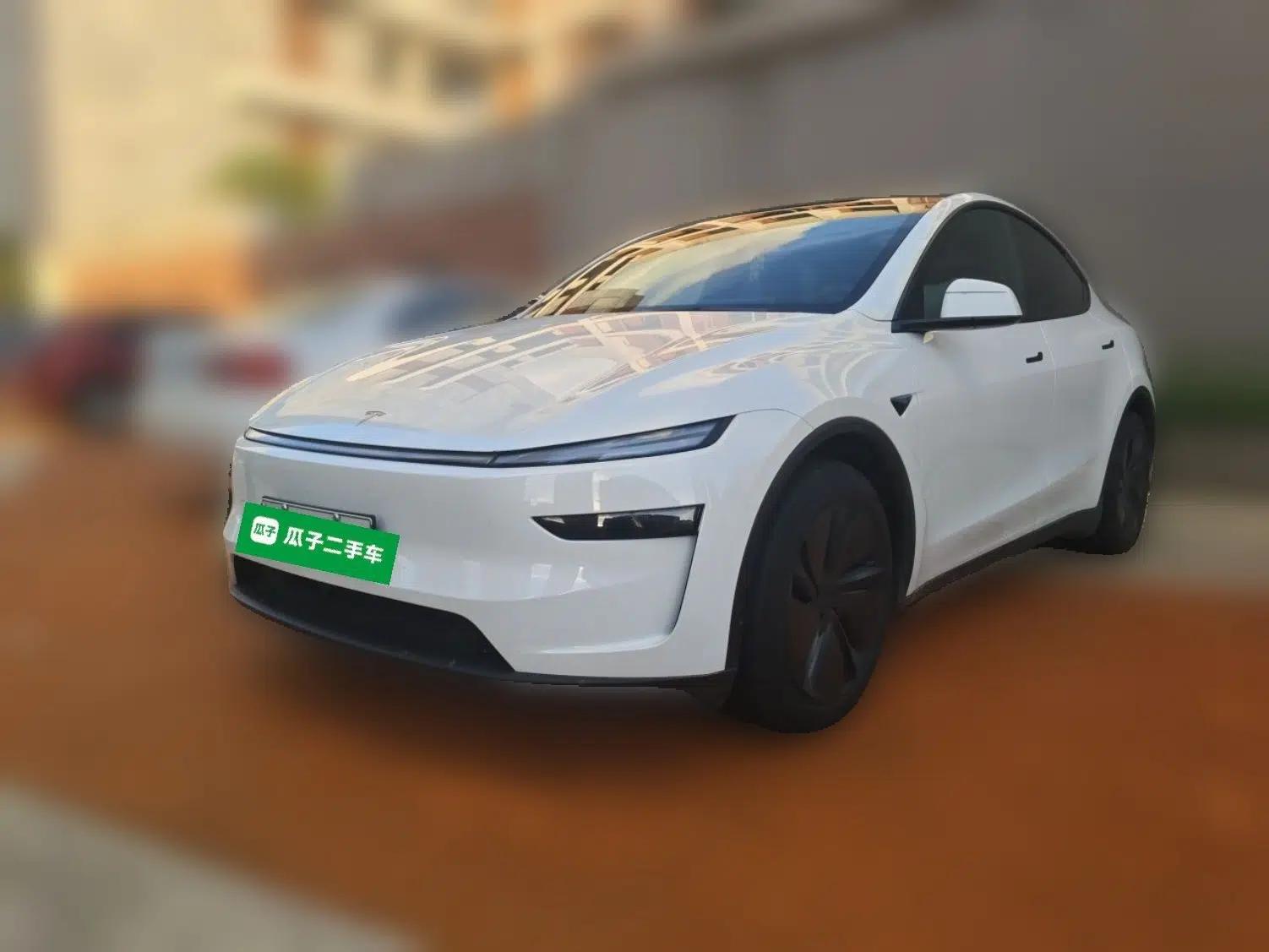 Tesla Model Y 2026 Rear-Drive Model — миниатюра 1
