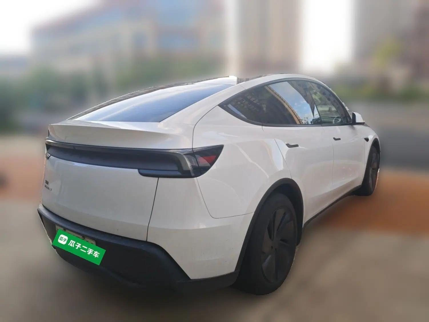 Tesla Model Y 2026 Rear-Drive Model — миниатюра 6