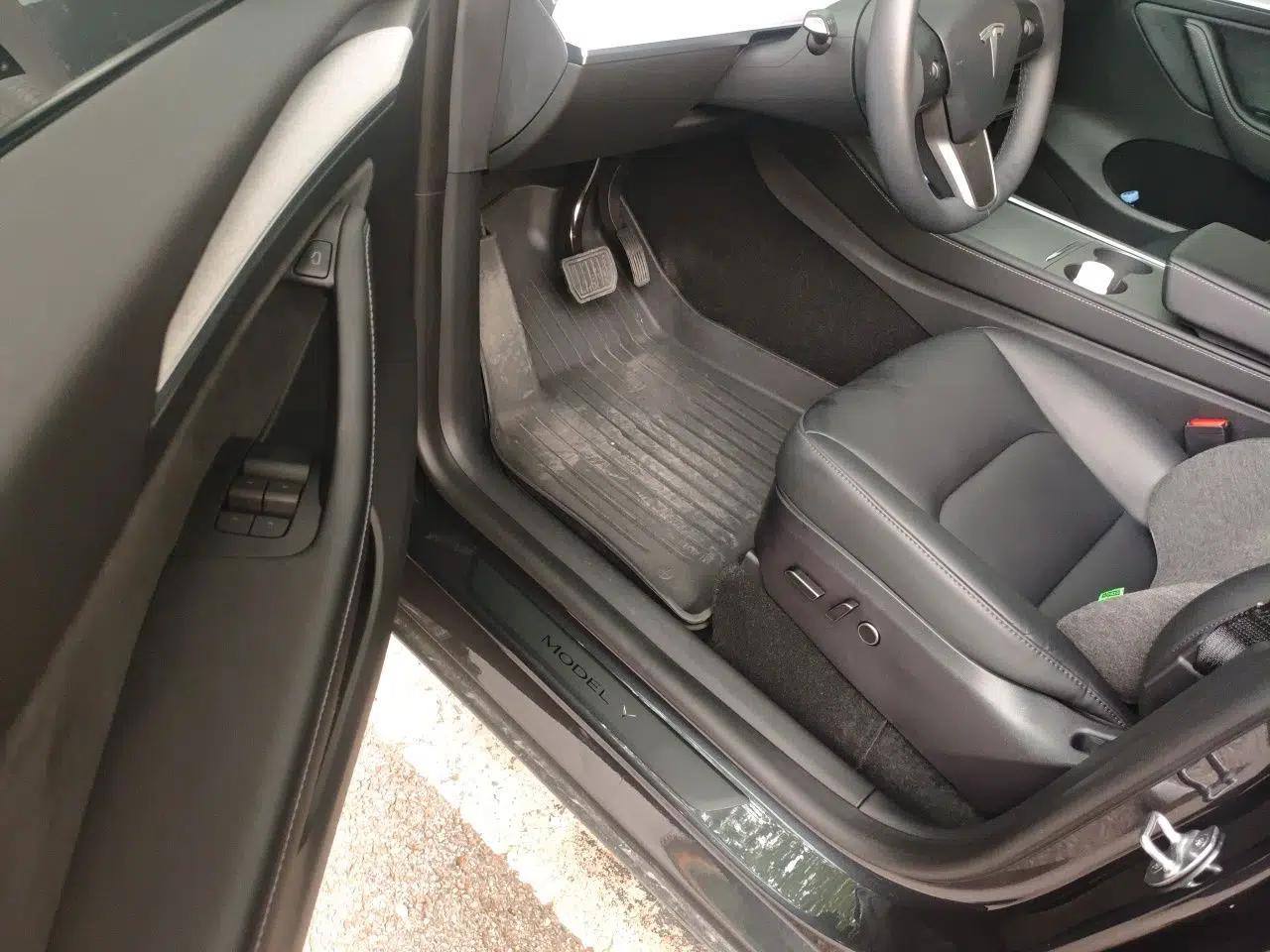 Tesla Model Y 2024 Rear-Wheel-Drive Version — миниатюра 16