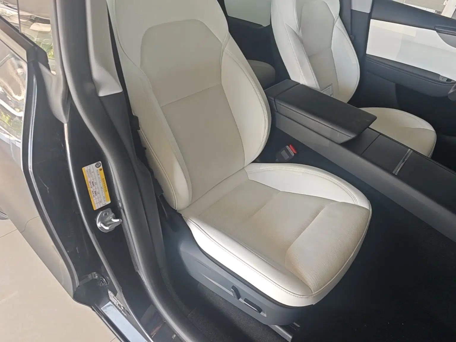 Tesla Model Y 2025 Long-Range All-Wheel Drive First Edition — миниатюра 19