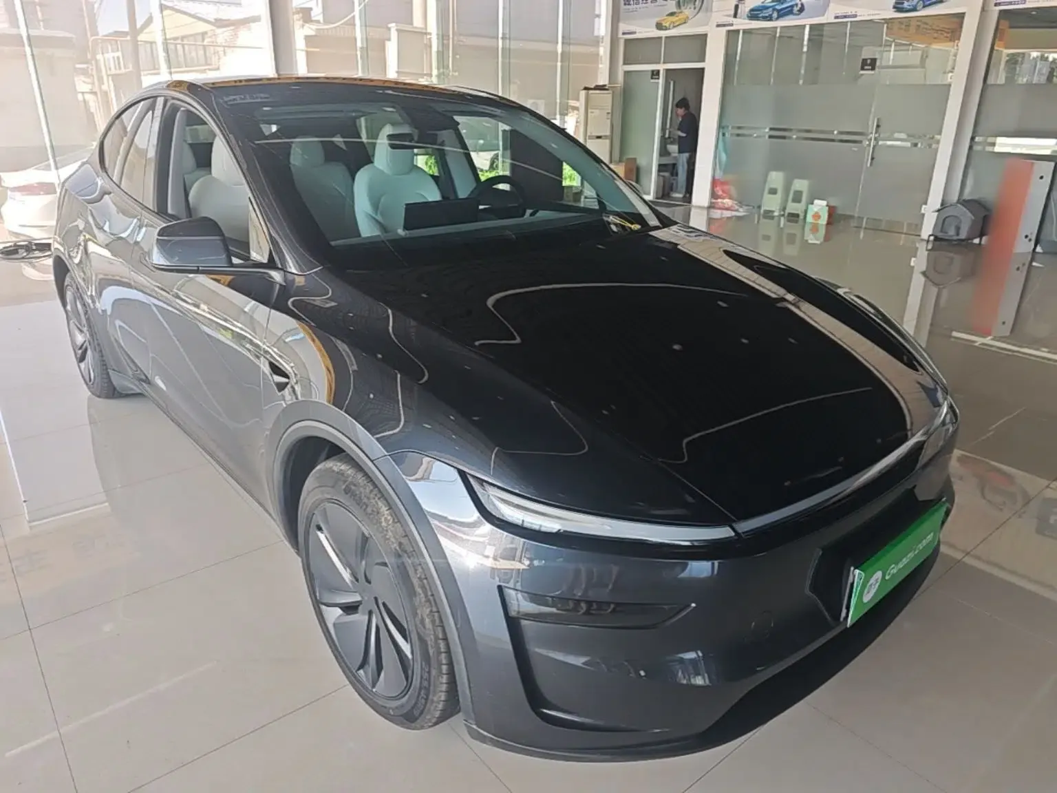 Tesla Model Y 2025 Long-Range All-Wheel Drive First Edition — миниатюра 3