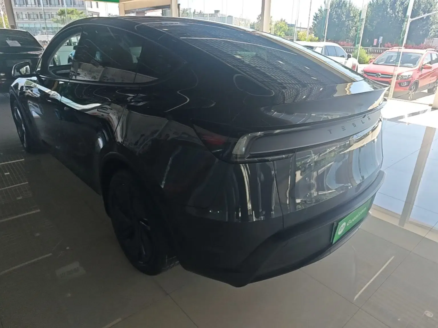 Tesla Model Y 2025 Long-Range All-Wheel Drive First Edition — миниатюра 4