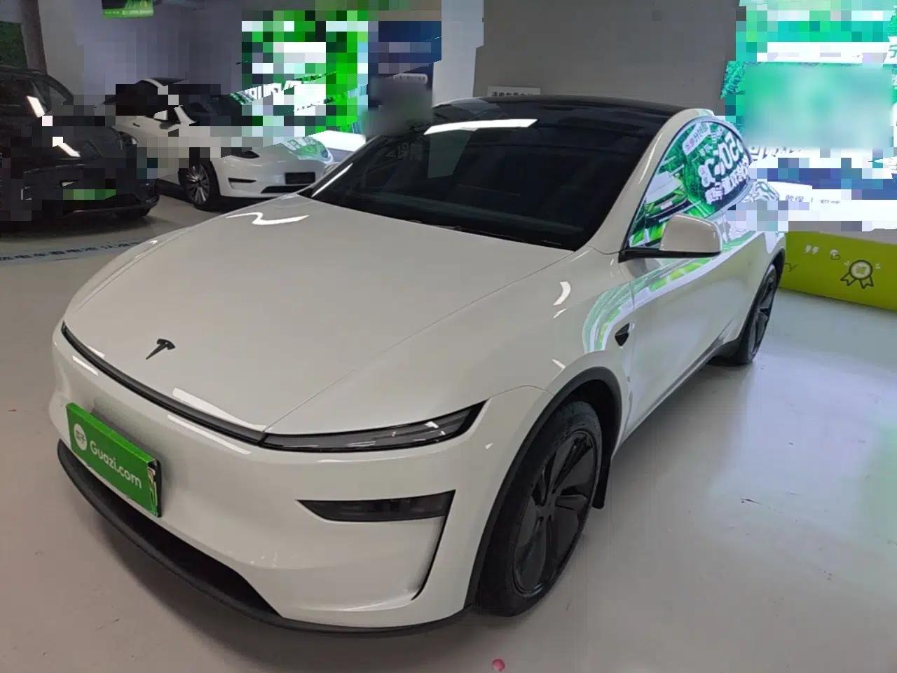 Tesla Model Y 2026 Rear-Drive Model — миниатюра 1