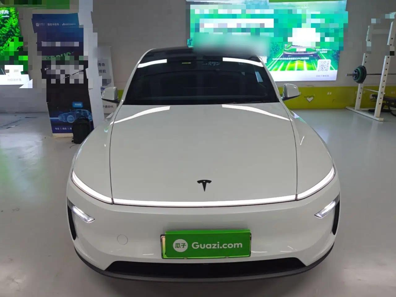 Tesla Model Y 2026 Rear-Drive Model — миниатюра 2