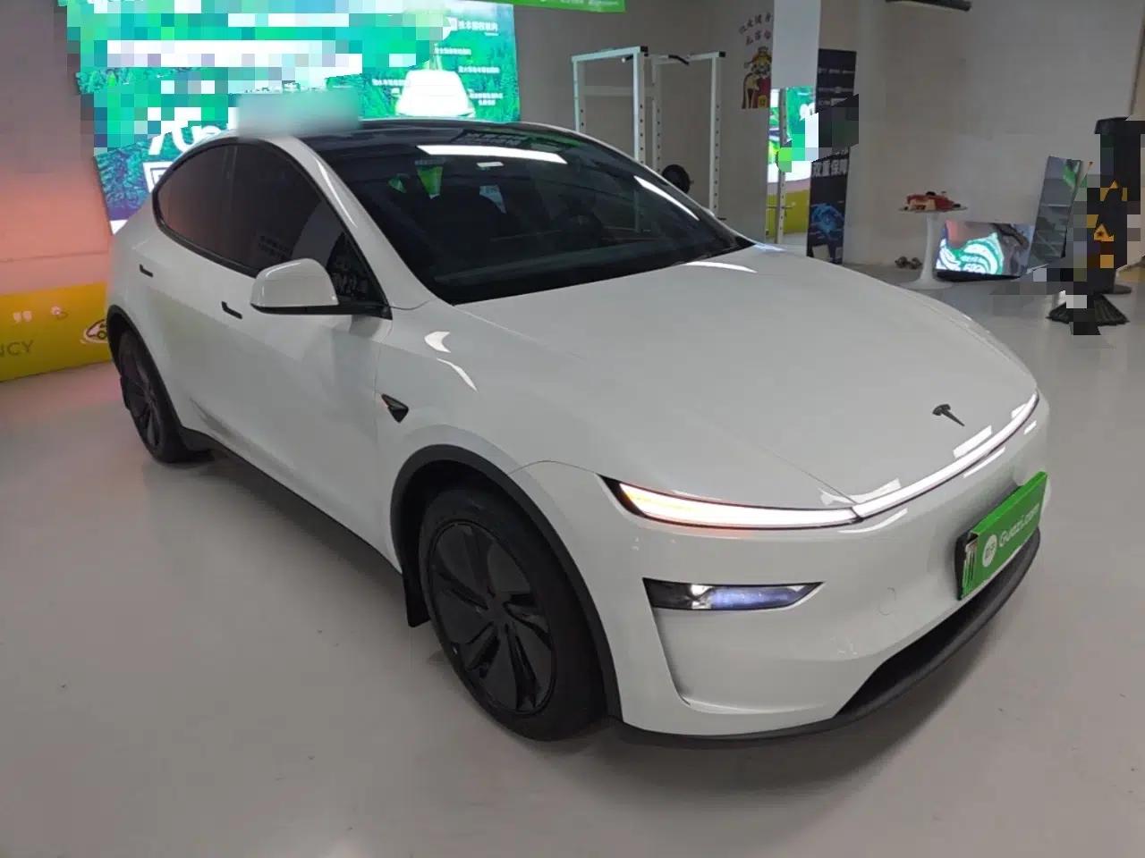 Tesla Model Y 2026 Rear-Drive Model — миниатюра 3