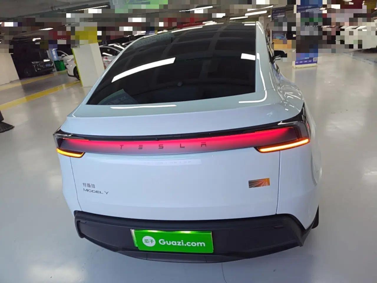 Tesla Model Y 2026 Rear-Drive Model — миниатюра 5