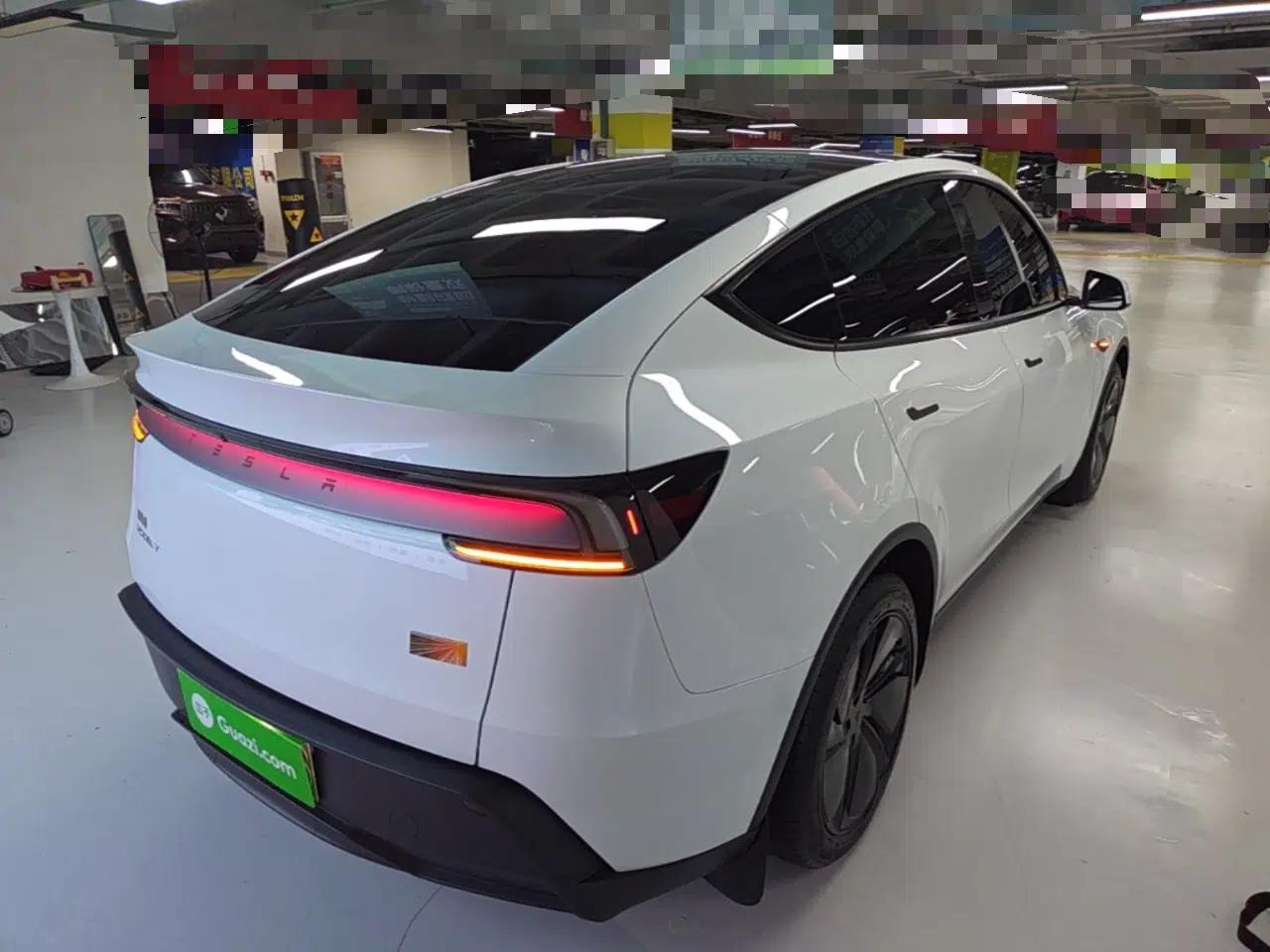 Tesla Model Y 2026 Rear-Drive Model — миниатюра 6