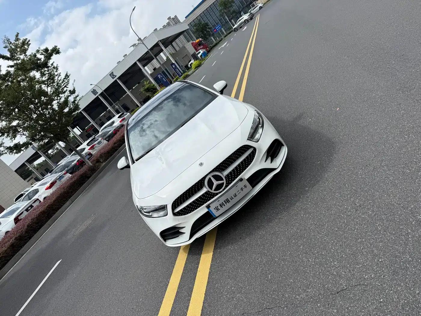 2021 Mercedes-Benz A-Class A 200 L Sport Sedan Dynamic — миниатюра 1