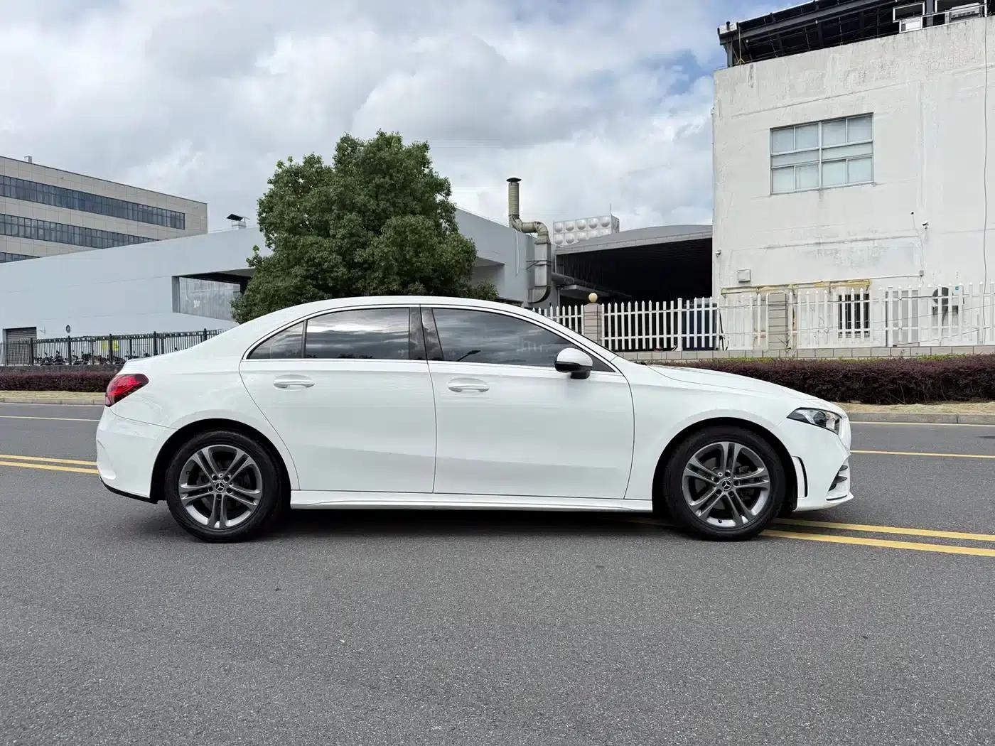 2021 Mercedes-Benz A-Class A 200 L Sport Sedan Dynamic — миниатюра 3