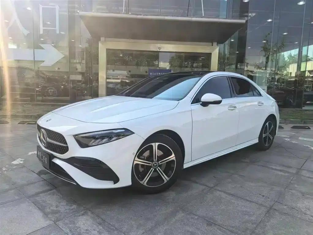 2023 Mercedes-Benz A-Class A 200 L Fashion Edition — миниатюра 1