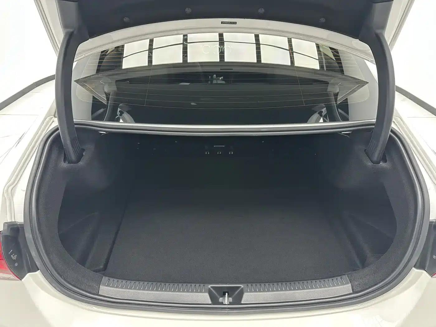 Mercedes-Benz A-Class 2022 Facelift A 180 L Sport Sedan — миниатюра 17