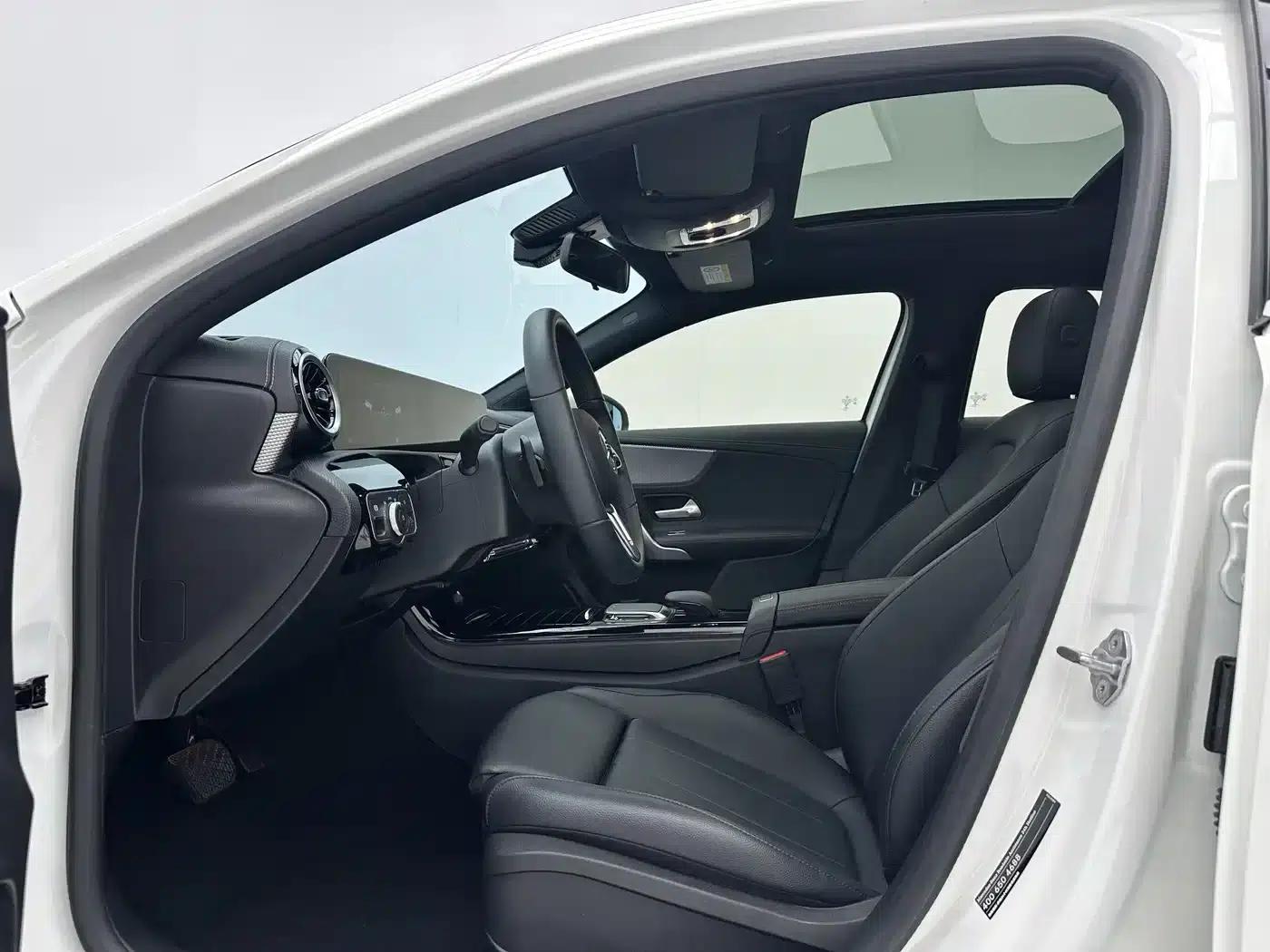 Mercedes-Benz A-Class 2022 Facelift A 180 L Sport Sedan — миниатюра 5