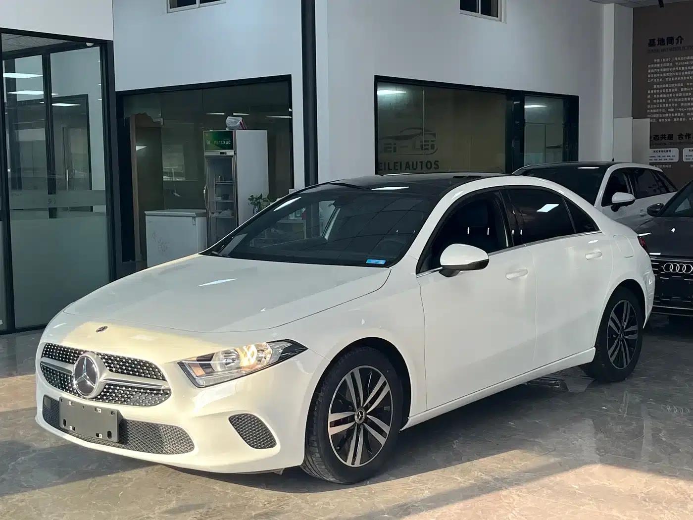 2022 Mercedes-Benz A-Class A 180 L — миниатюра 1