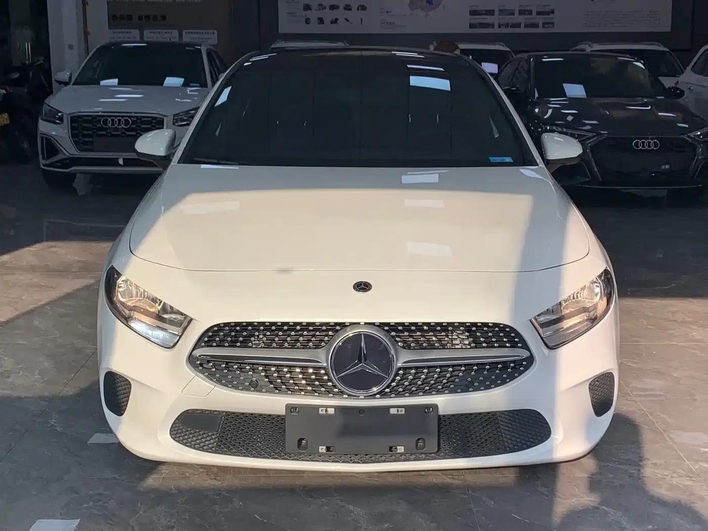 2022 Mercedes-Benz A-Class A 180 L — миниатюра 2