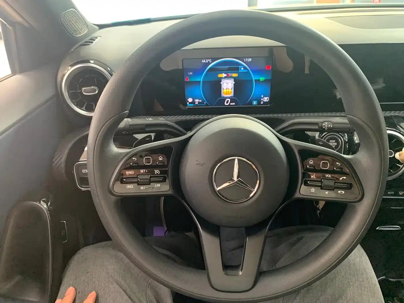 2022 Mercedes-Benz A-Class A 180 L — миниатюра 10
