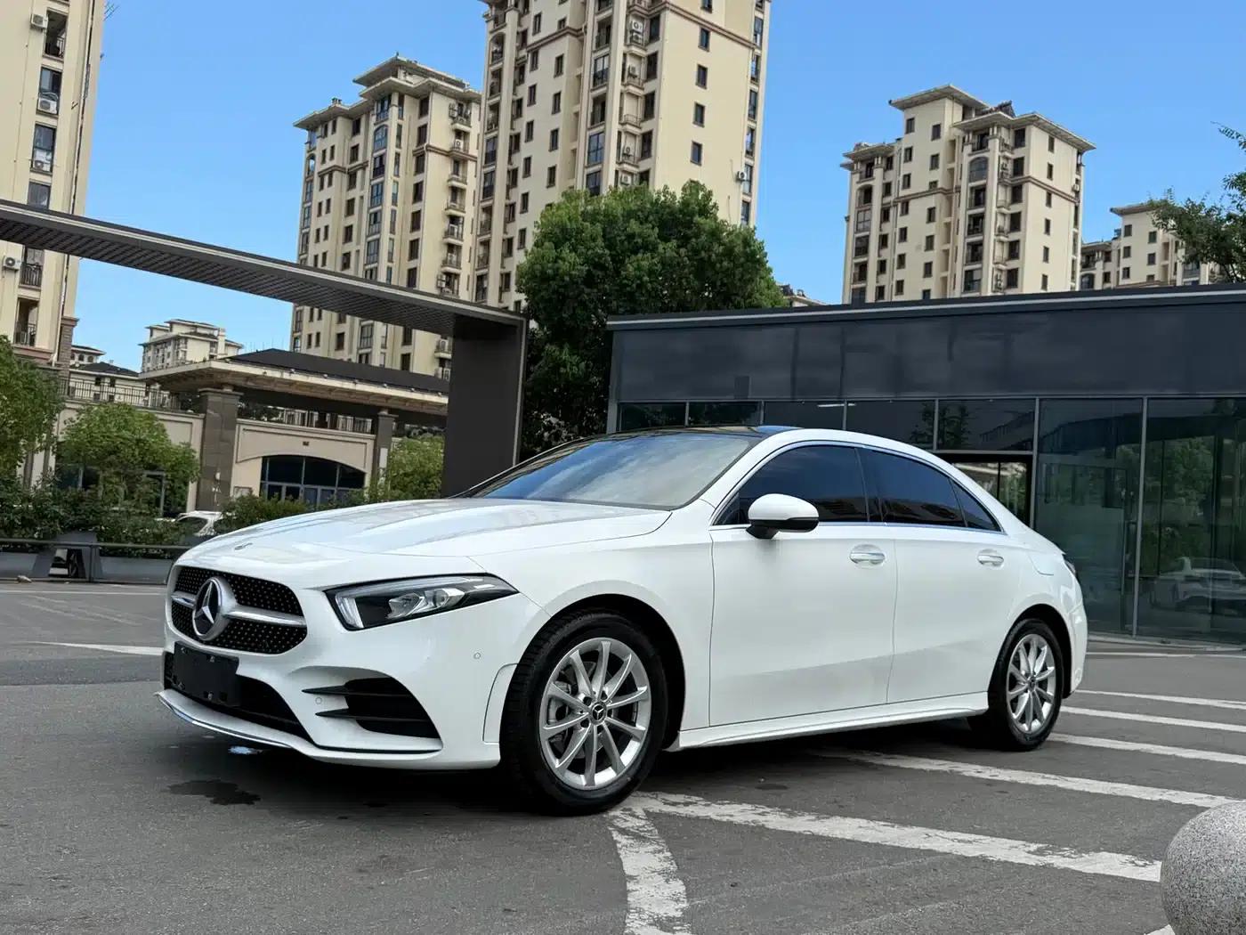 Mercedes-Benz A-Class 2020 A 200 L Sport Sedan — миниатюра 1