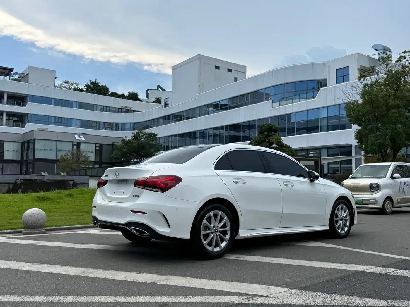 Mercedes-Benz A-Class 2020 A 200 L Sport Sedan — миниатюра 13