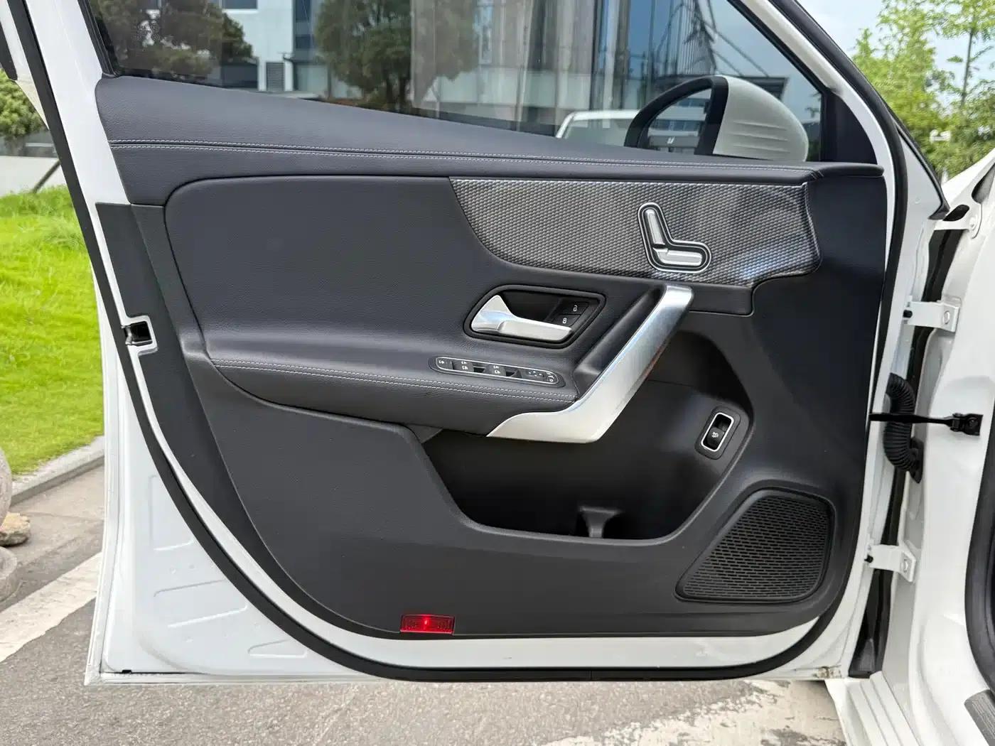 Mercedes-Benz A-Class 2020 A 200 L Sport Sedan — миниатюра 10