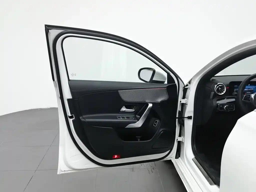 2023 Mercedes-Benz A-Class A 180 L — миниатюра 8