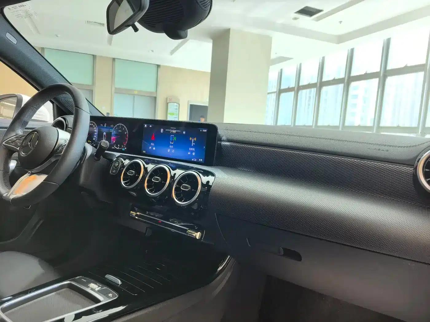2023 Mercedes-Benz A-Class A 180 L — миниатюра 12