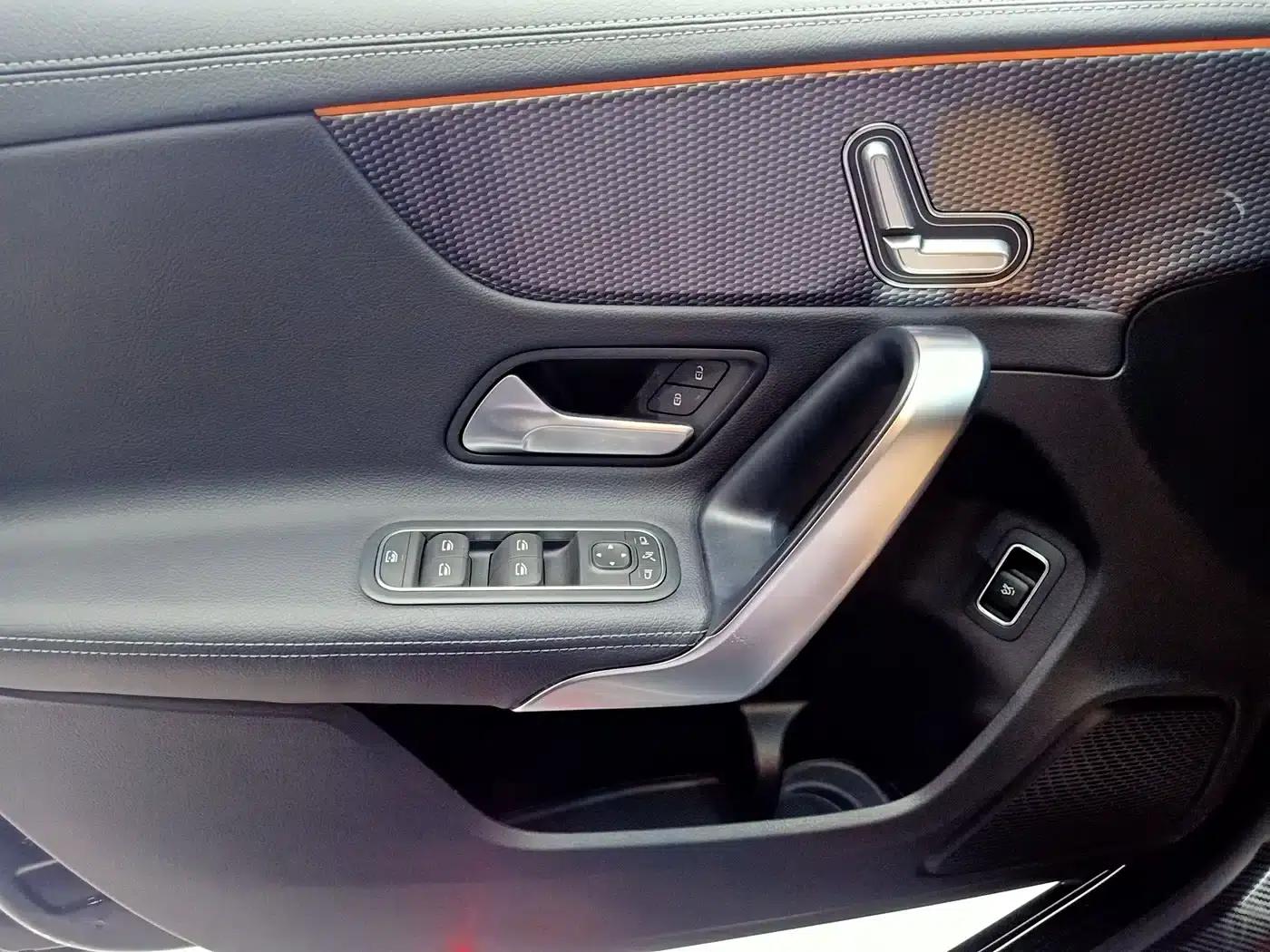 Mercedes-Benz A-Class 2022 Facelift III A 200 L Sport Sedan Fashion Edition — миниатюра 15
