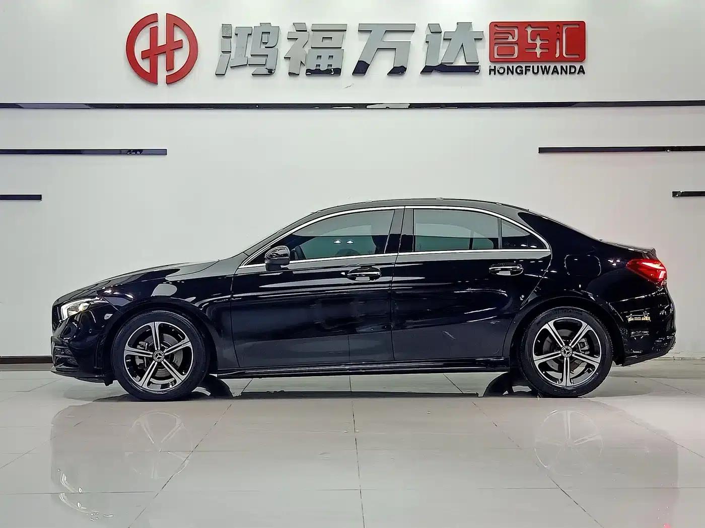 Mercedes-Benz A-Class 2022 Facelift III A 200 L Sport Sedan Fashion Edition — миниатюра 7