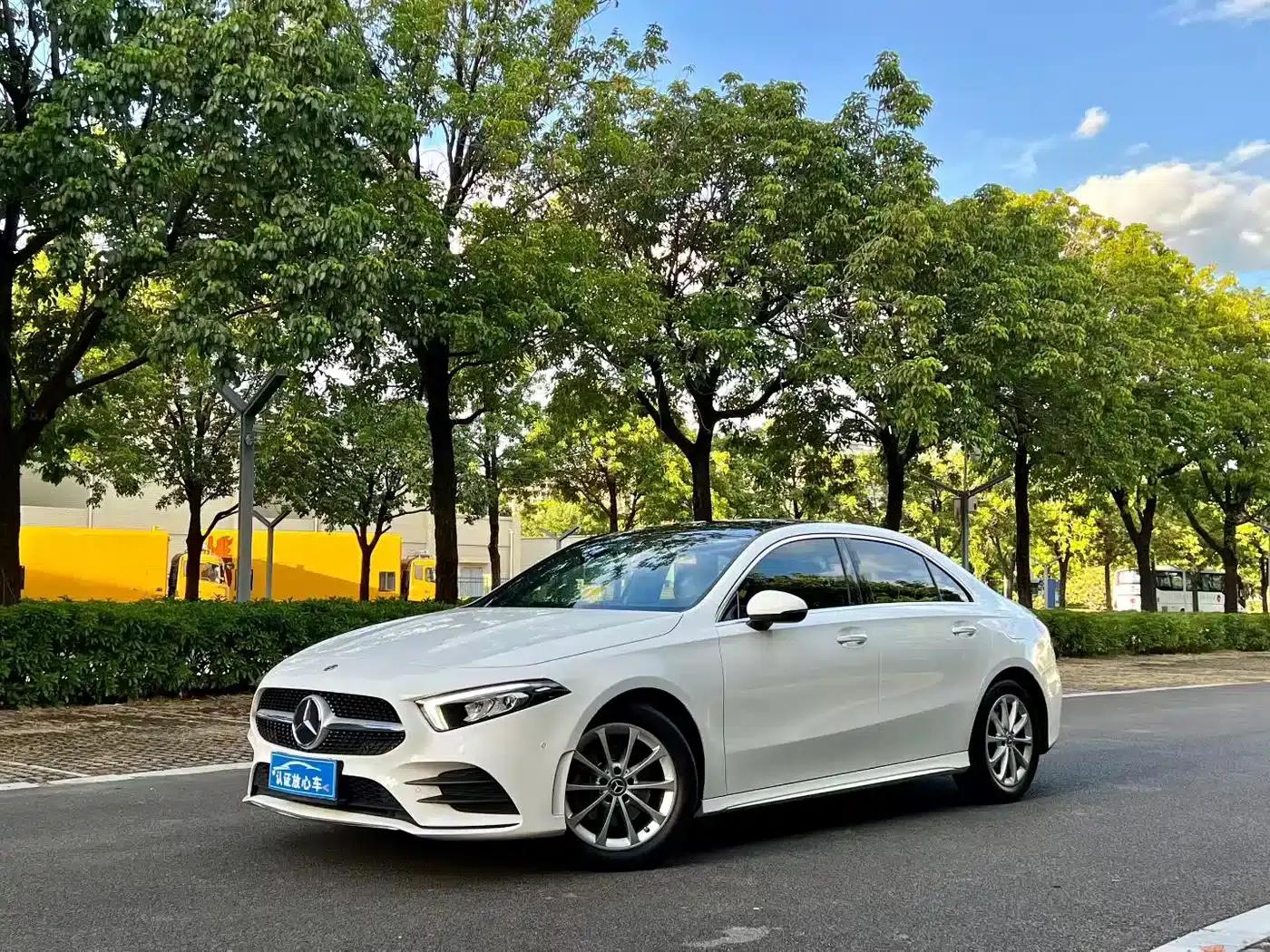 Mercedes-Benz A-Class 2020 Facelift A 200 L Sport Sedan Fashion Model — миниатюра 1
