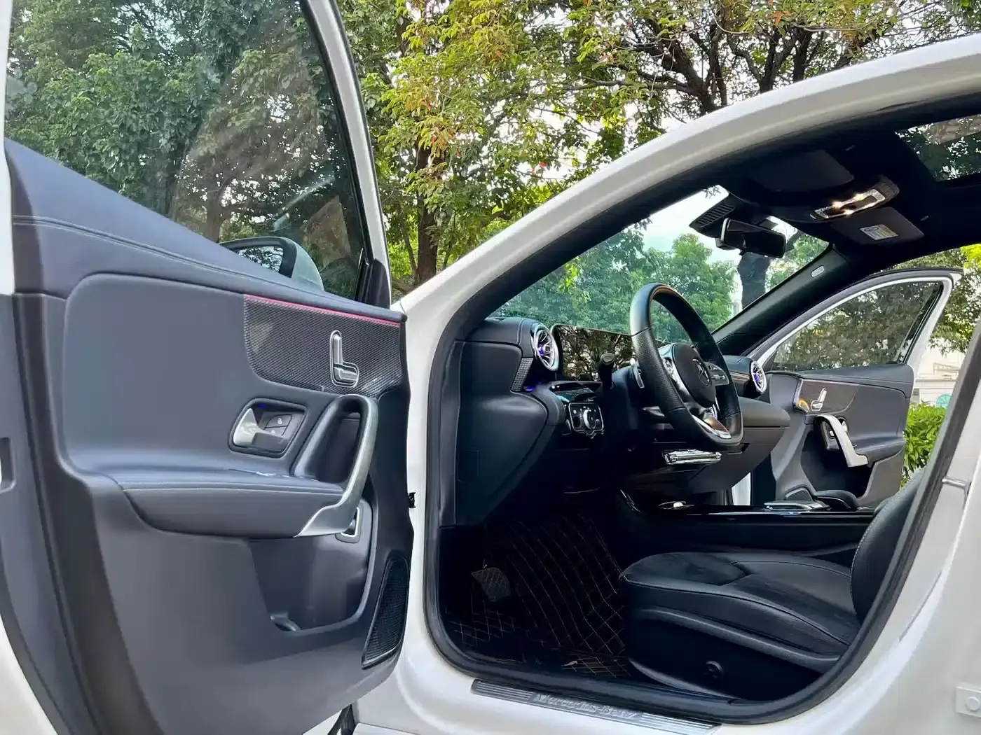 Mercedes-Benz A-Class 2020 Facelift A 200 L Sport Sedan Fashion Model — миниатюра 3