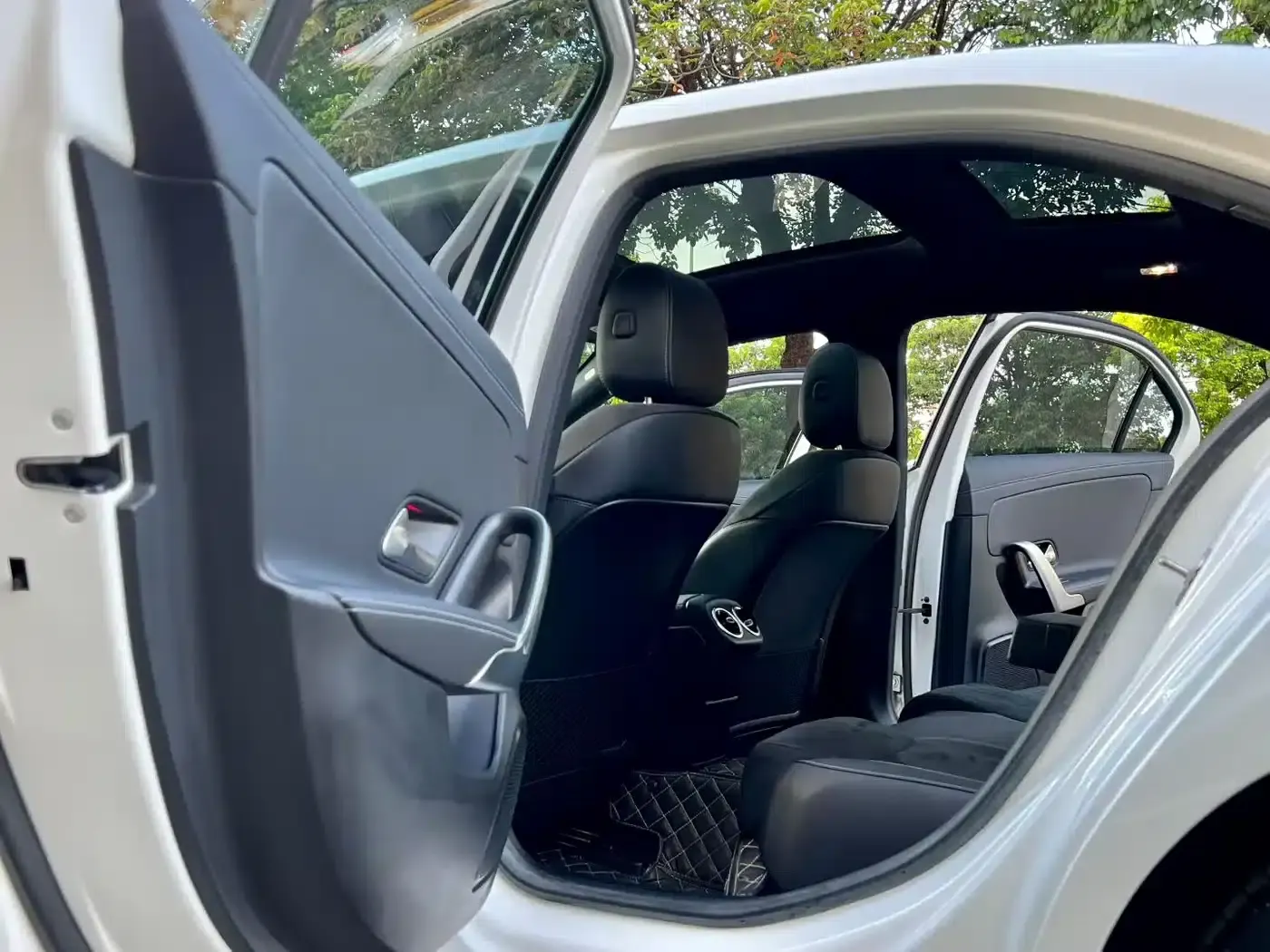 Mercedes-Benz A-Class 2020 Facelift A 200 L Sport Sedan Fashion Model — миниатюра 4
