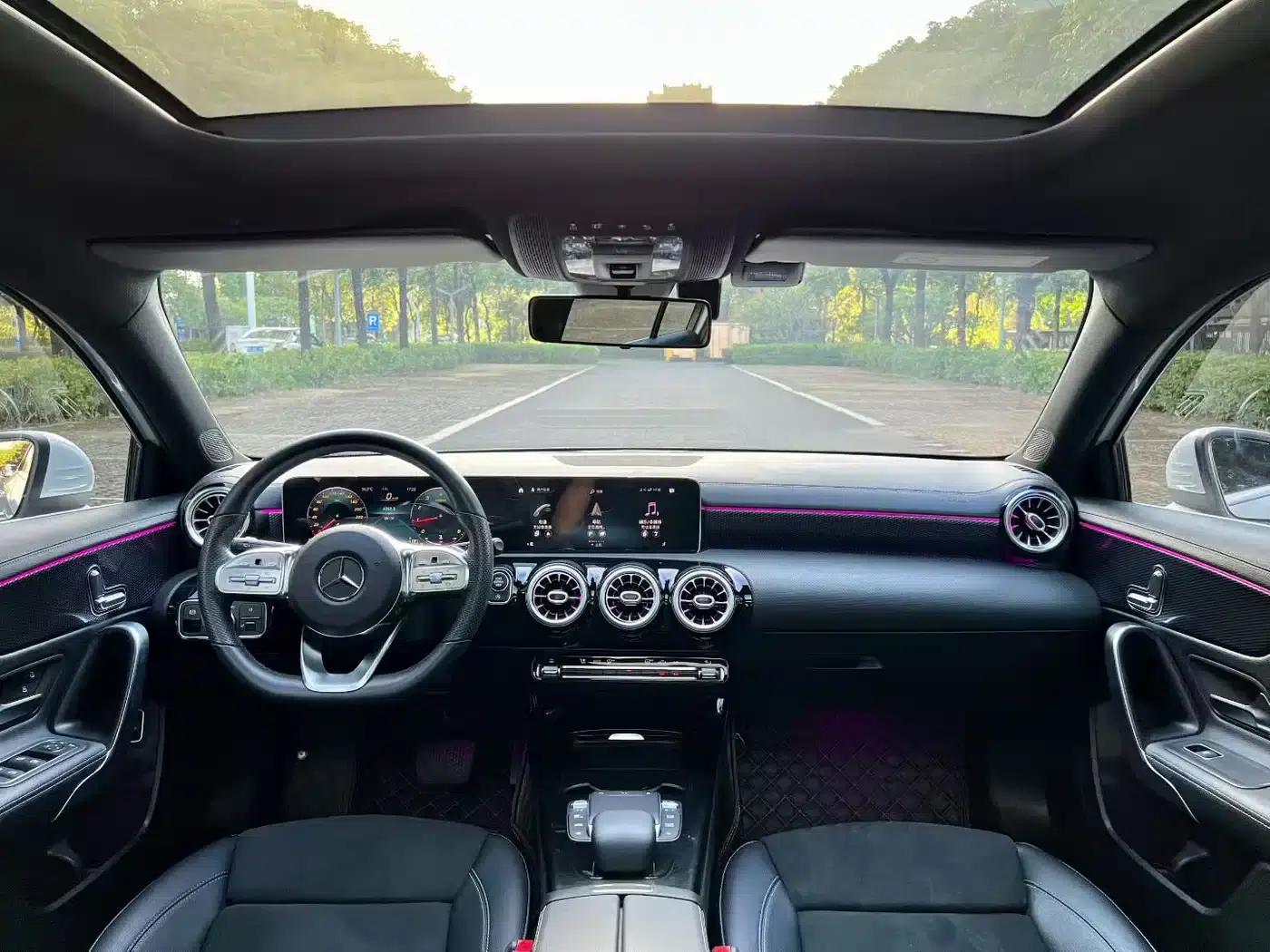 Mercedes-Benz A-Class 2020 Facelift A 200 L Sport Sedan Fashion Model — миниатюра 6