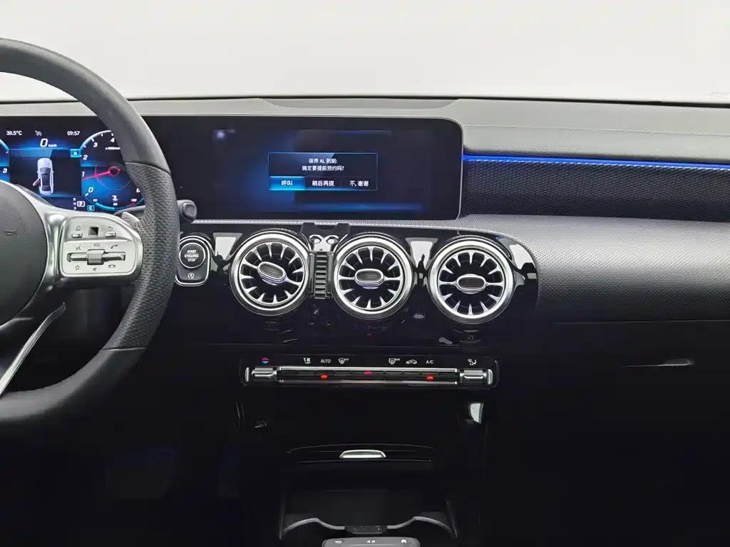 Mercedes-Benz A-Class 2019 Facelift A 200 L Sport Sedan — миниатюра 12