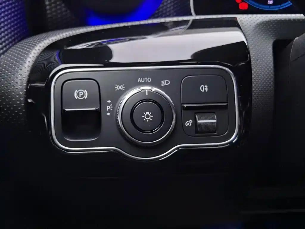 Mercedes-Benz A-Class 2019 Facelift A 200 L Sport Sedan — миниатюра 21