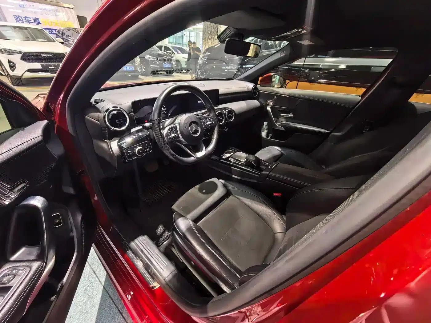 Mercedes-Benz A-Class 2020 A 200 L Sport Sedan — миниатюра 4
