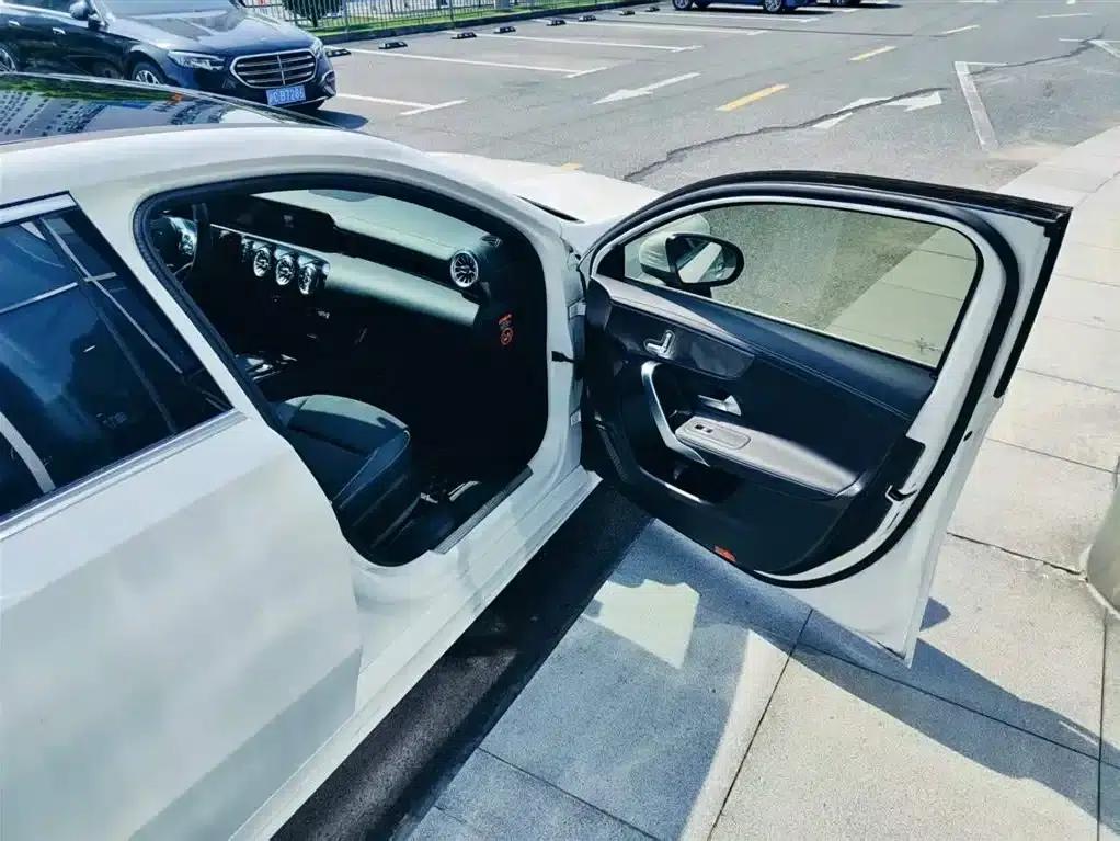 2023 Mercedes-Benz A-Class A 200 L Fashion Edition — миниатюра 22