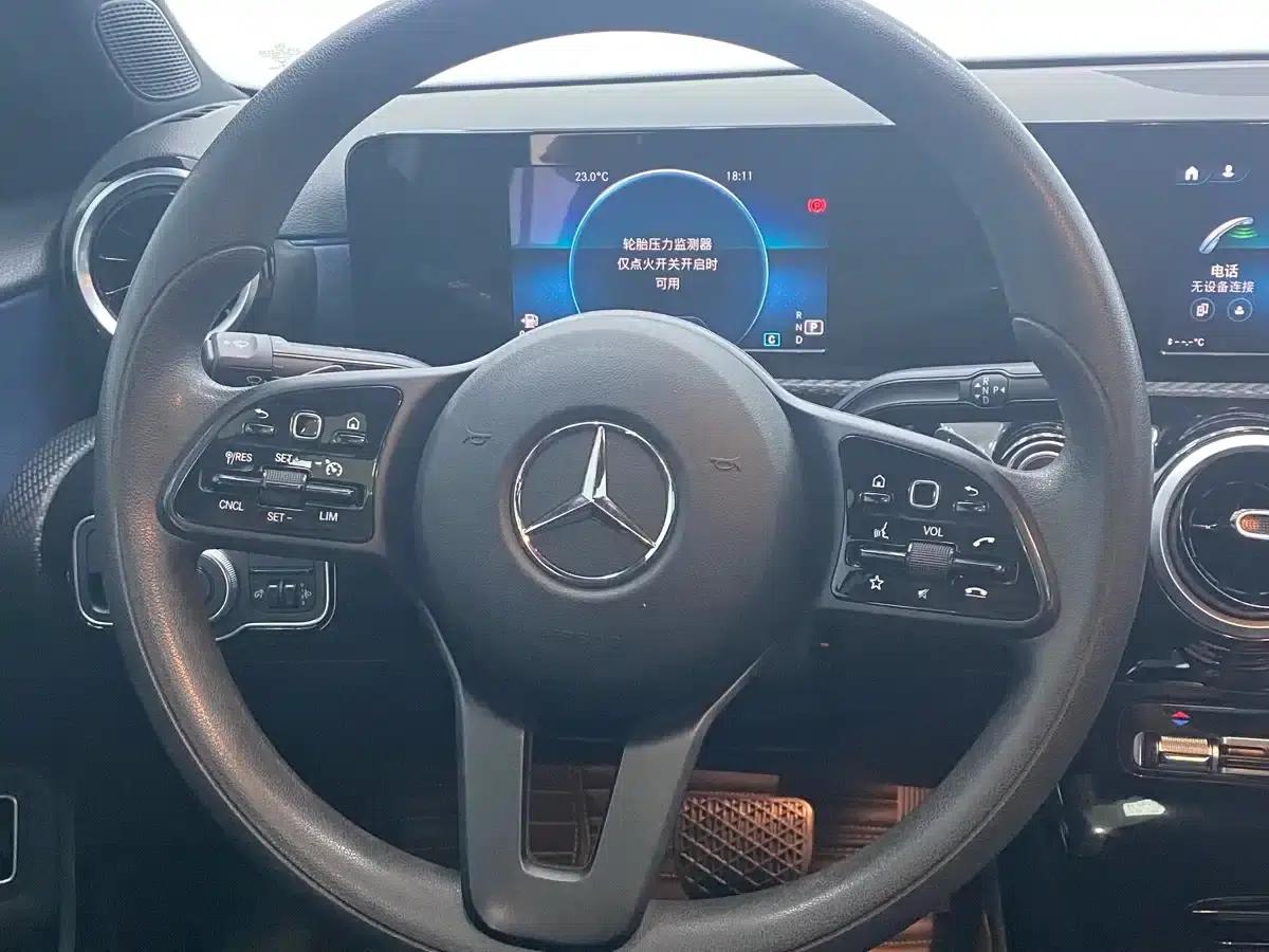 2022 Mercedes-Benz A-Class A 180 L Sport Sedan — миниатюра 11