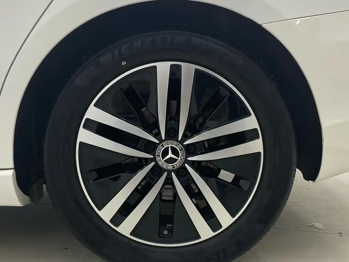 2022 Mercedes-Benz A-Class A 180 L Sport Sedan — миниатюра 15