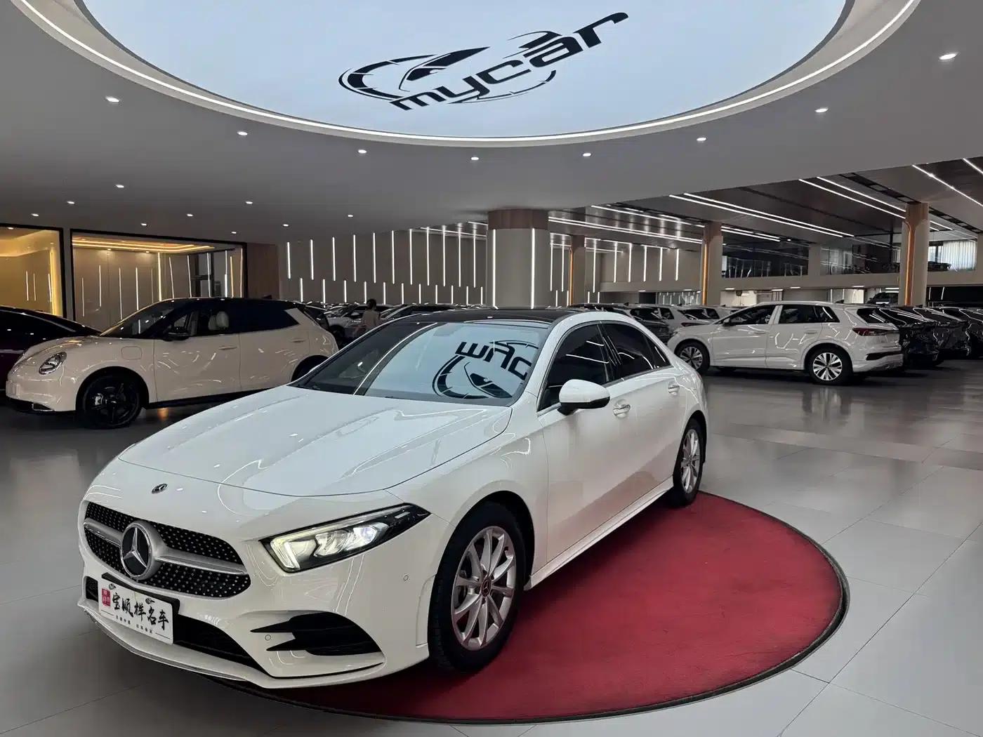 2021 Mercedes-Benz A-Class A 200 L Sport Sedan Dynamic — миниатюра 1
