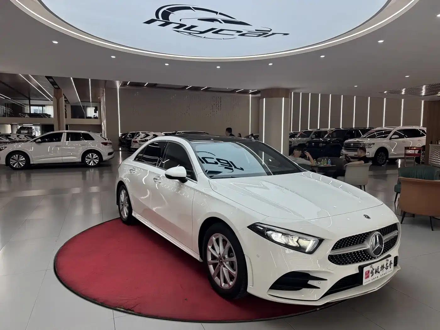 2021 Mercedes-Benz A-Class A 200 L Sport Sedan Dynamic — миниатюра 3