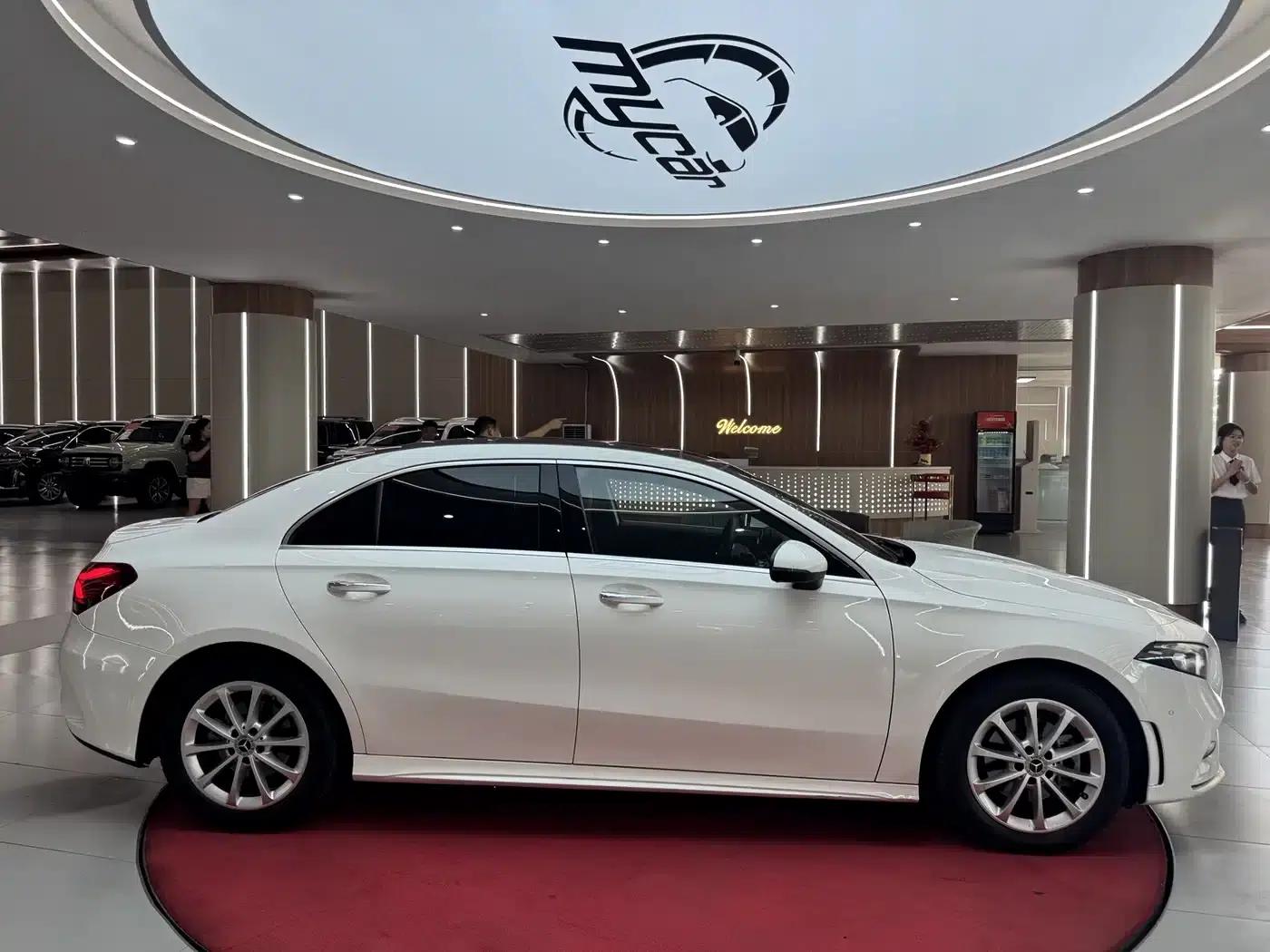 2021 Mercedes-Benz A-Class A 200 L Sport Sedan Dynamic — миниатюра 4