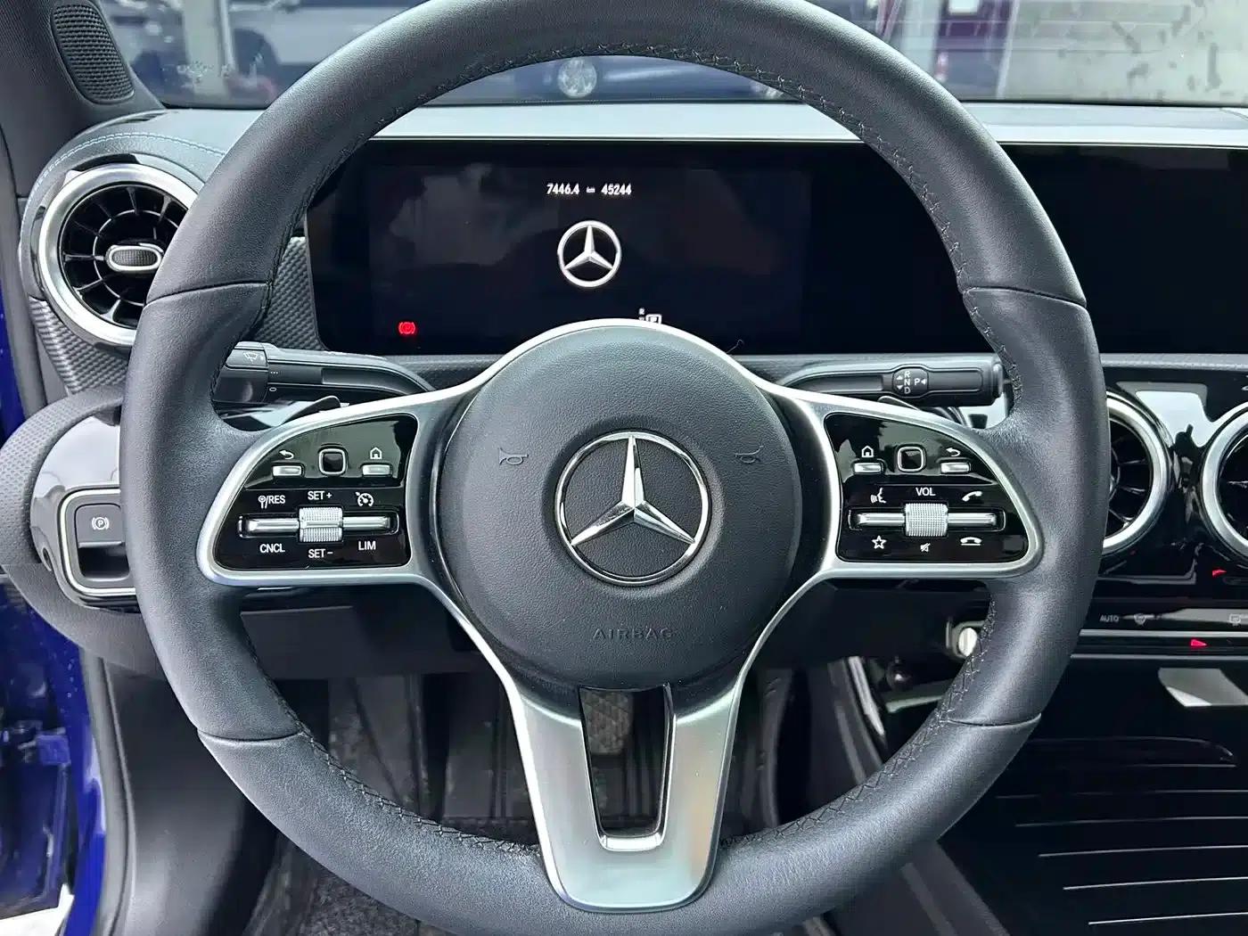 Mercedes-Benz A-Class 2022 Facelift A 180 L Sport Sedan — миниатюра 13