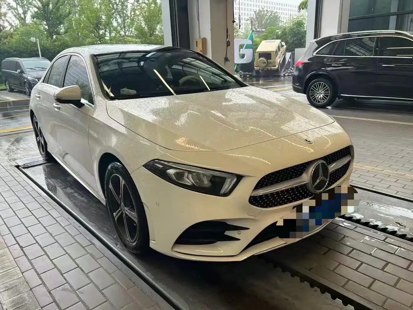 2023 Mercedes-Benz A-Class A 200 L Fashion Edition — миниатюра 2